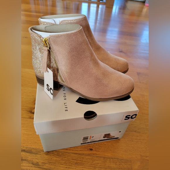 New girls size 2 ankle booties - Picture 4 of 5